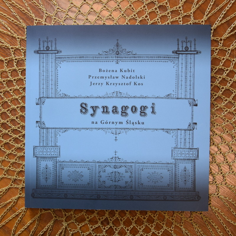 Okładka książki „Synagogi na Górnym Śląsku”. Zdjęcie jest jednocześnie odnośnikiem do wpisu o książce.