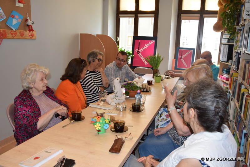 Spotkanie Dyskusyjnego Klubu Książki "Literiada" w Miejskiej Bibliotece Publicznej w Zgorzelcu.