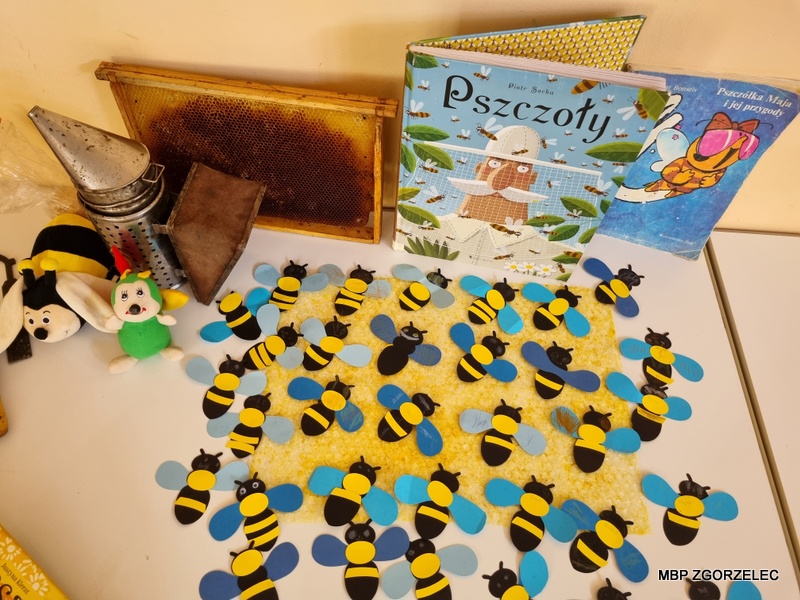 Prezentacja książek z okazji dnia pszczoły