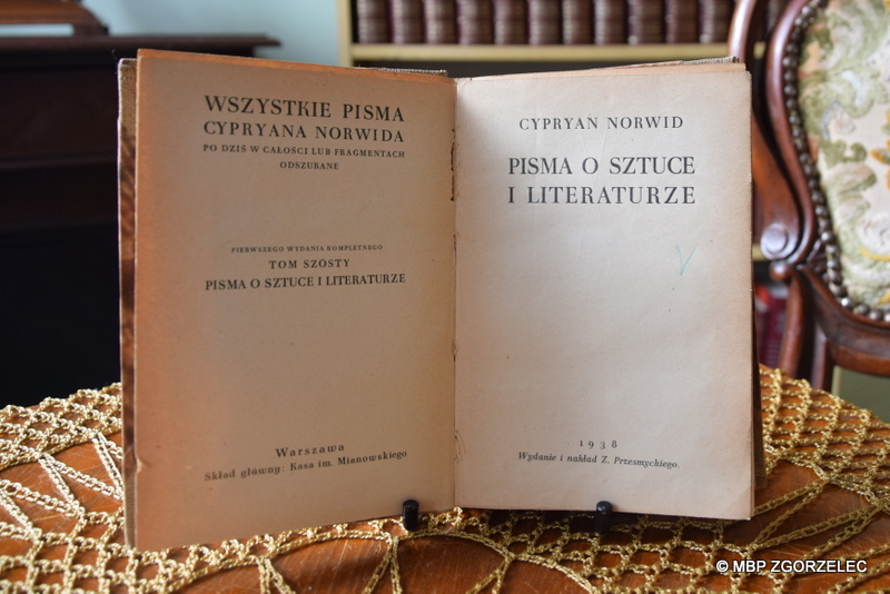 Publikacja z utworami Cypriana Norwida wydana przez Zenona Przesmyckiego w zbiorach Czytelni MBP.