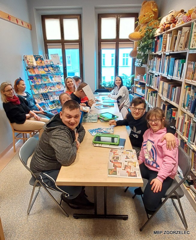 zabawy i sporty zimowe z biblioteką