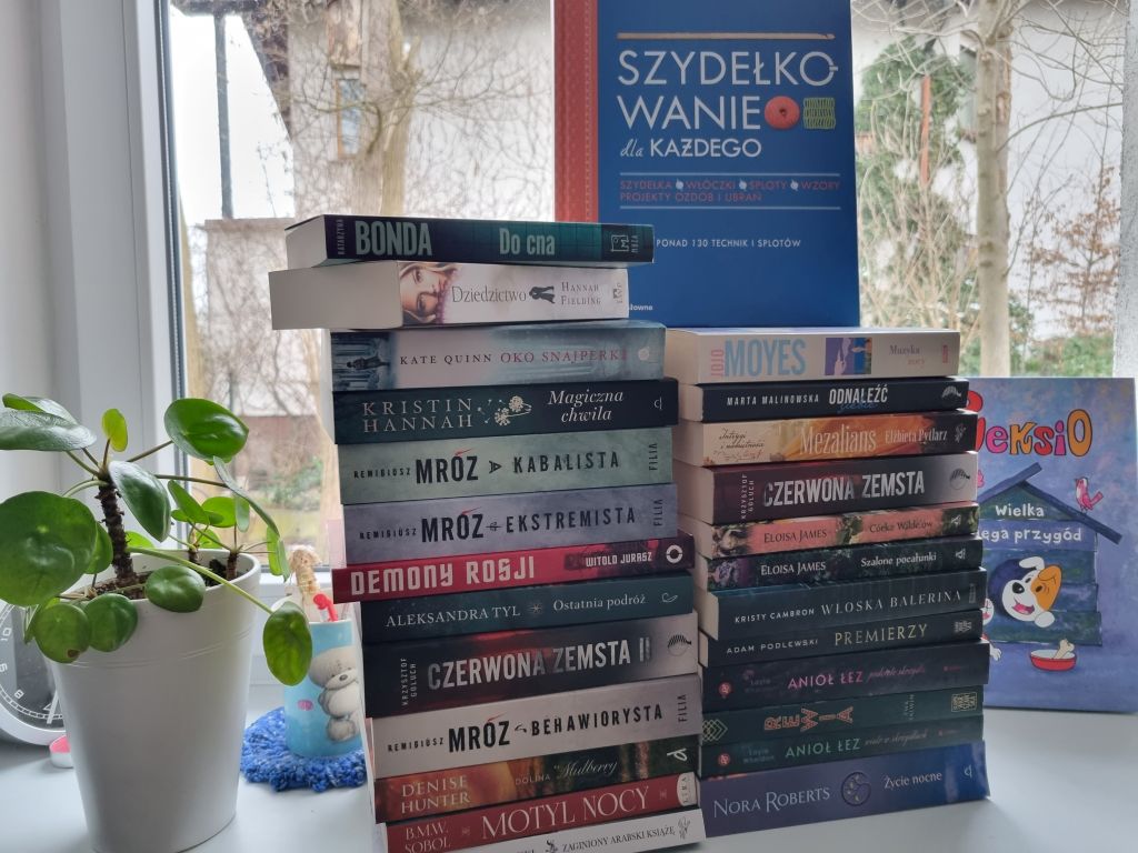Wystawa książek - nowości wydawnicze w Filii nr 4. Zdjęcie jest odnośnikiem do wpisu 