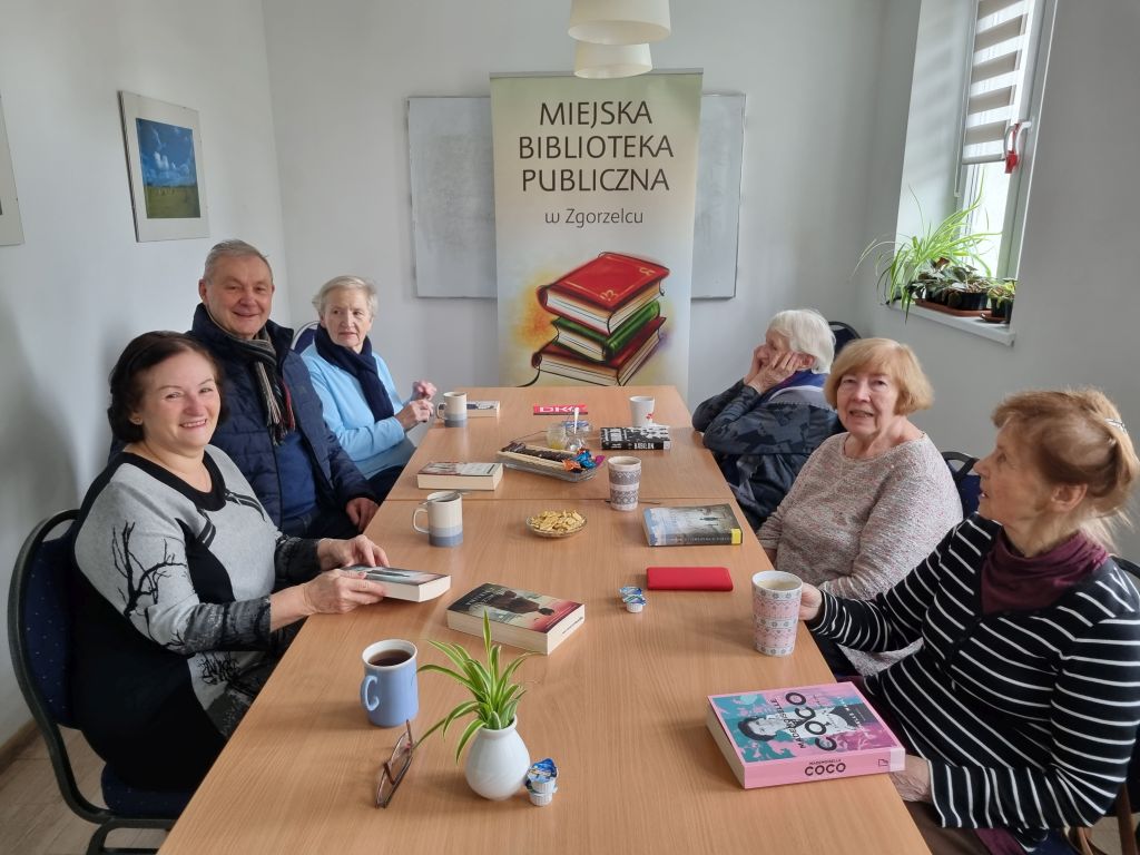 Dyskusje klubowiczów Dyskusyjnego Klubu Książki na temat książek o kobietach. Zdjęcie jest odnośnikiem do wpisu "Książki o kobietach, ale nie tylko dla kobiet ".