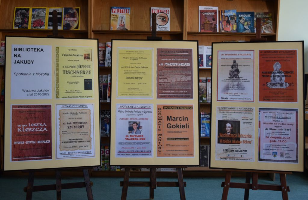 Wystawa plakatów w Czytelni MBP.