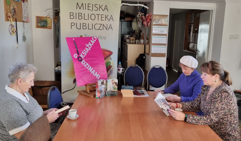 Spotkanie Dyskusyjnego Klubu Książki w Filii nr 4. Zdjęcie jest odnośnikiem do wpisu 