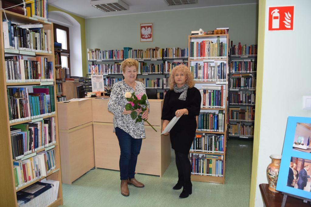 Pani Helena Glembocka i Pani Krystyna Radzięta, Dyrektor Miejskiej Biblioteki Publicznej w Zgorzelcu.