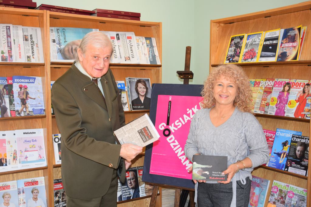 Klubowicz DKK Pan Jerzy Roman Żurawski i Pani Krystyna Radzięta, Dyrektor Miejskiej Biblioteki Publicznej w Zgorzelcu. Zdjęcie jest odnośnikiem do wpisu o spotkaniu DKK.