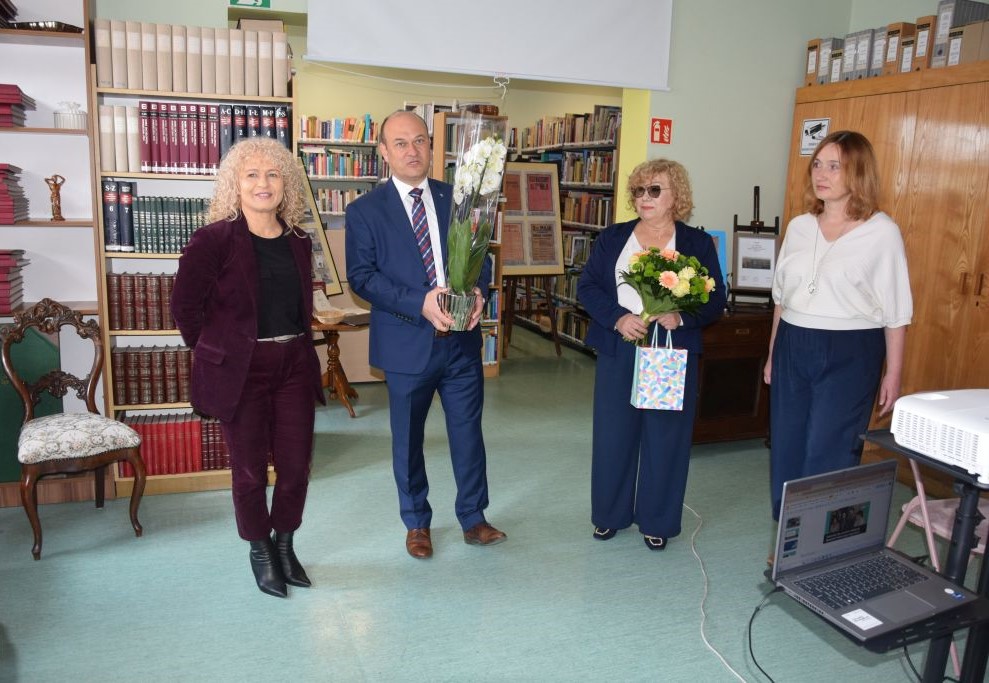 Dyrektor MBP Krystyna Radzięta, Burmistrz Miasta Zgorzelec Pan Rafał Gronicz, Pani Małgorzata Sokołowska, Maria Kret, zastępca dyrektora ds. merytorycznych.