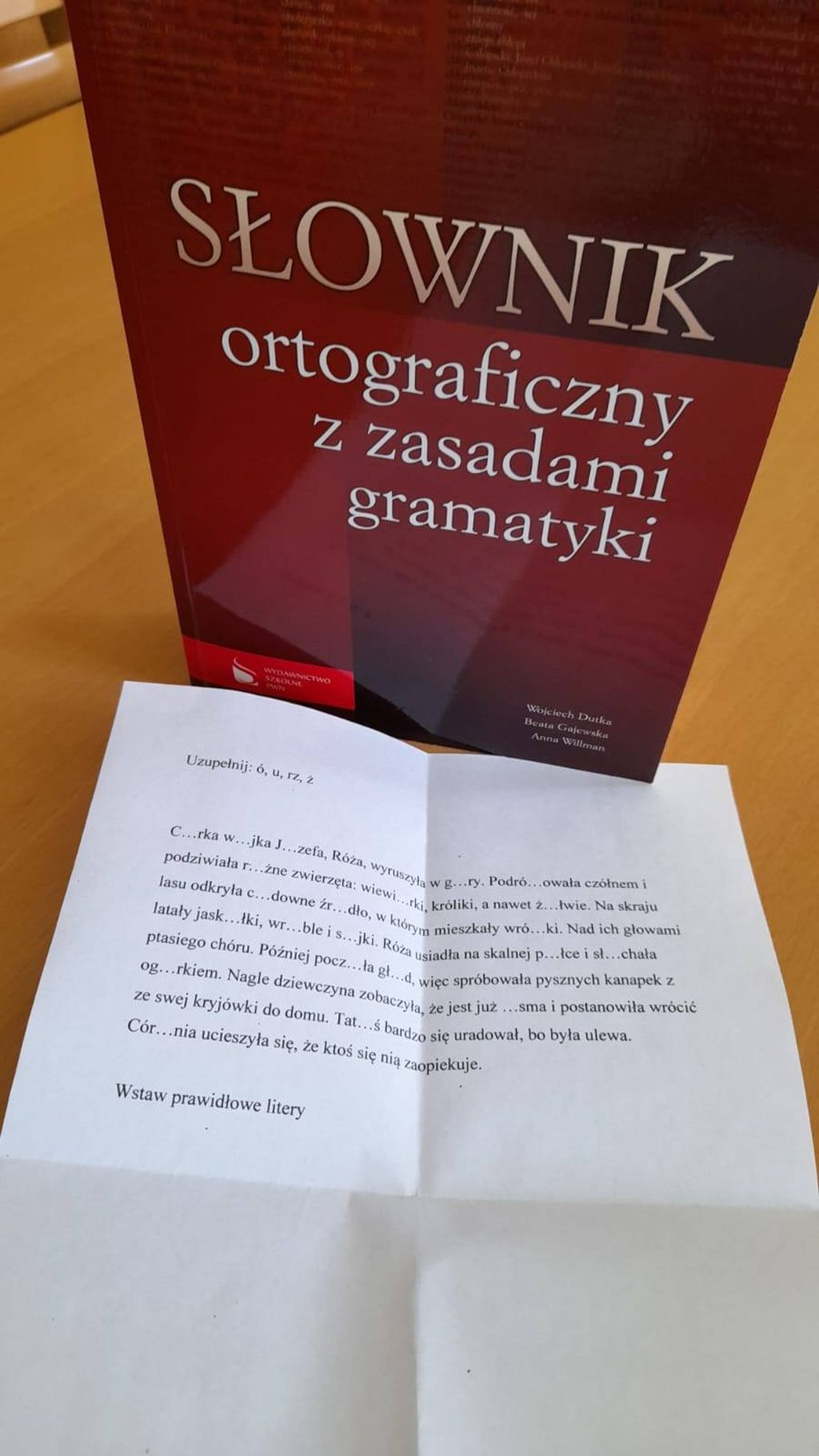 Zadanie ortograficzne i słownik ortograficzny.