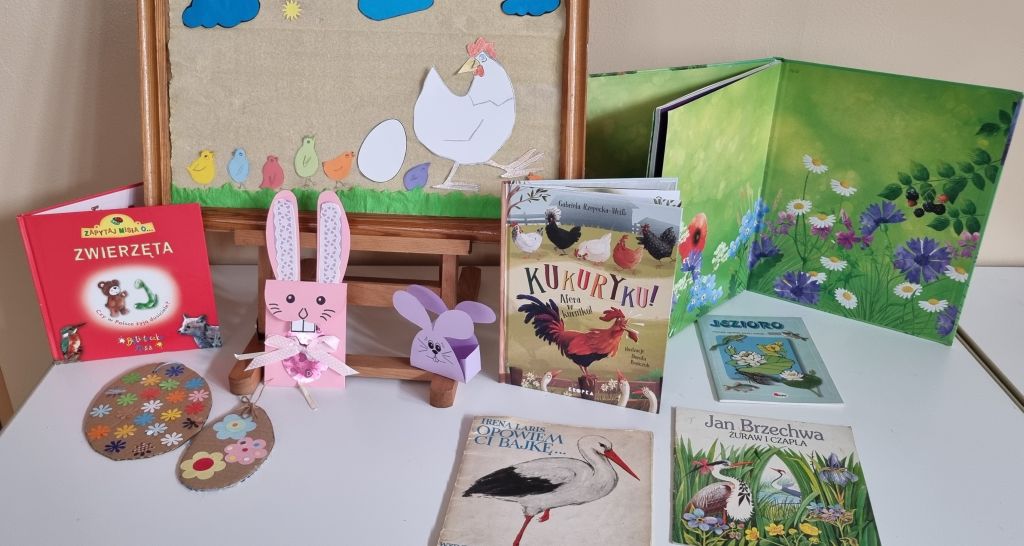 Wystawka książek podczas spotkania z przedszkolakami.