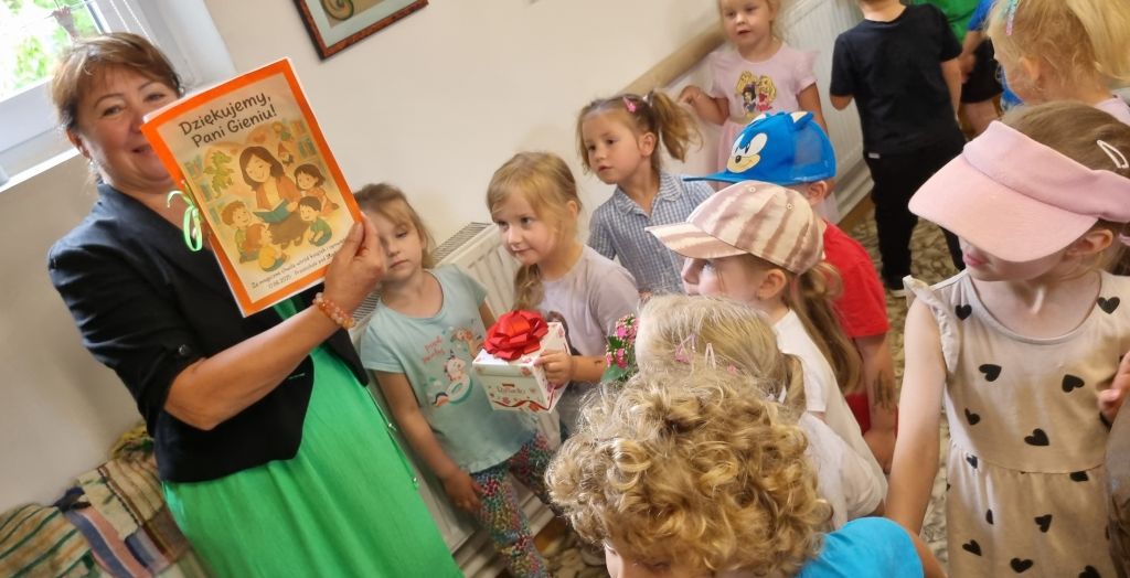 Podziękowanie dla bibliotekarki za spotkania podczas roku szkolnego. Zdjęcie jest odnośnikiem do wpisu "Dwie biedronki z jednej łąki".