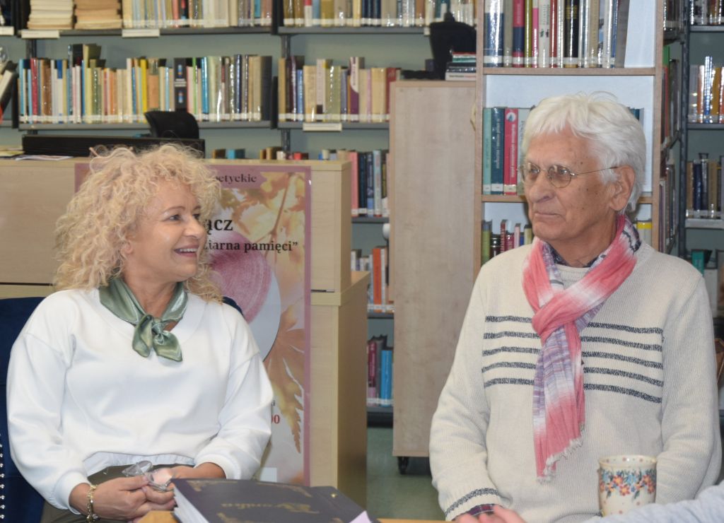 Dyrektor MBP Krystyna Radzięta i&nbsp;Włodzimierz Krygier.