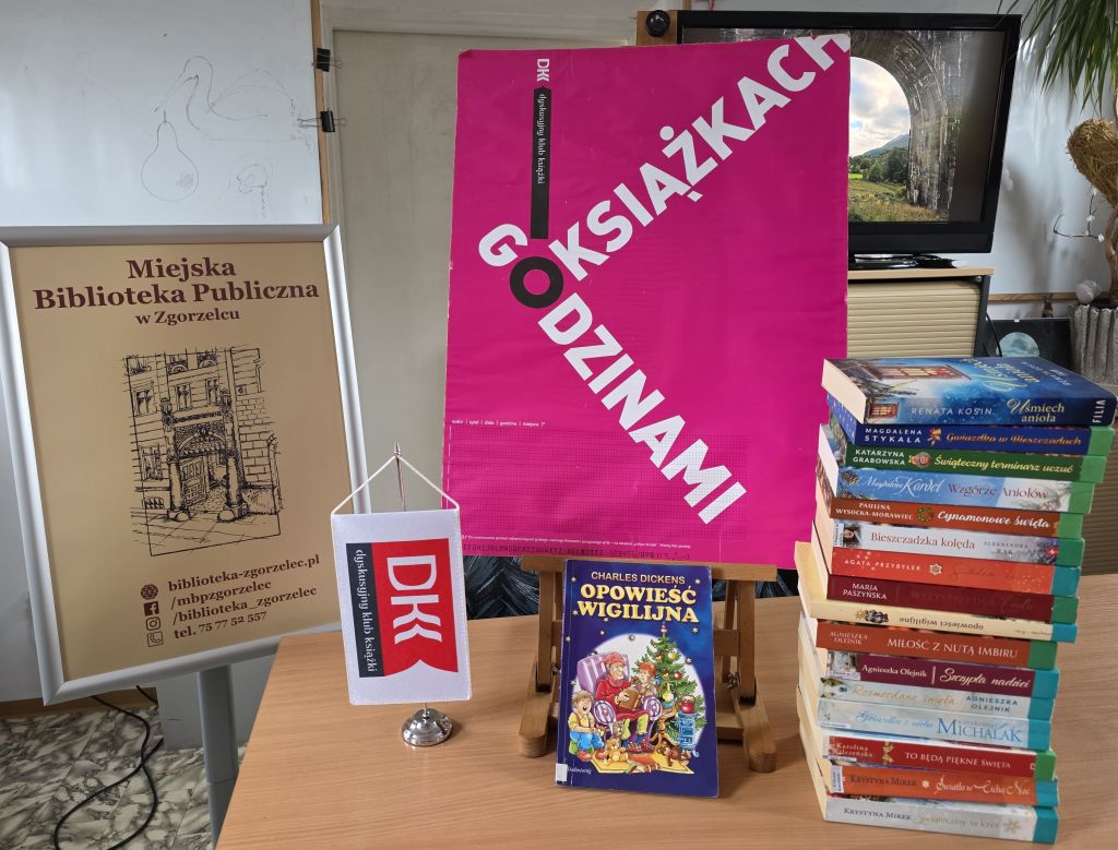 Wystawa książek świątecznych podczas spotkania Dyskusyjnego Klubu Książki w MBP w Zgorzelcu. Wystawa książek świątecznych podczas spotkania Dyskusyjnego Klubu Książki w MBP w Zgorzelcu.