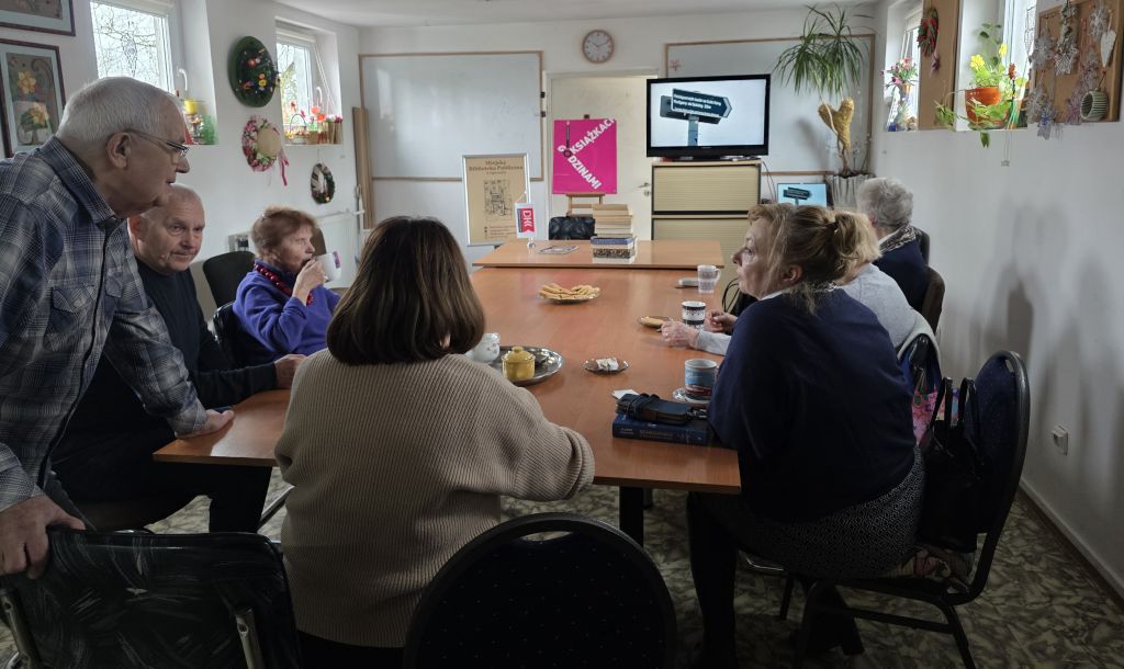 Spotkania klubowiczów Dyskusyjnego Klubu Książki w MBP w Zgorzelcu. Spotkania klubowiczów Dyskusyjnego Klubu Książki w MBP w Zgorzelcu.