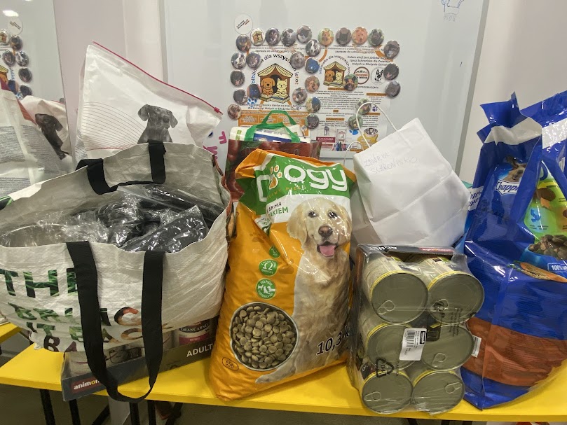 Zbiórka darów od uczniów ze Szkoły Podstawowej nr 2 im. Jarosława Iwaszkiewicza z Oddziałami Integracyjnymi w Zgorzelcu i czytelników Miejskiej Biblioteki Publicznej w Zgorzelcu Zbiórka darów od uczniów ze Szkoły Podstawowej nr 2 im. Jarosława Iwaszkiewicza z Oddziałami Integracyjnymi w Zgorzelcu i czytelników Miejskiej Biblioteki Publicznej w Zgorzelcu