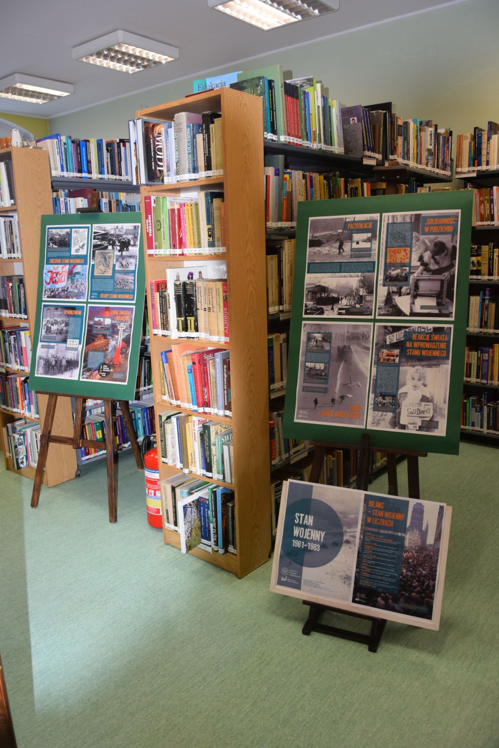 Prezentacja wystawy elementarnej Instytutu Pamięci Narodowej pt. „Stan wojenny 1981–1983” w&nbsp;Czytelni MBP.