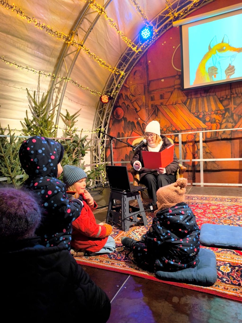 Czytanie na Jarmarku Bożonarodzeniowym w&nbsp;Görlitz.