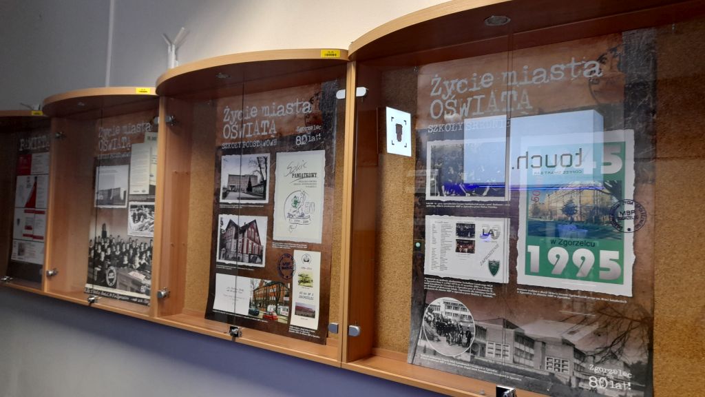 Wystawa “Zgorzelec ma 80 lat!” prezentowana w&nbsp;Dolnośląskiej Bibliotece Publicznej we Wrocławiu.