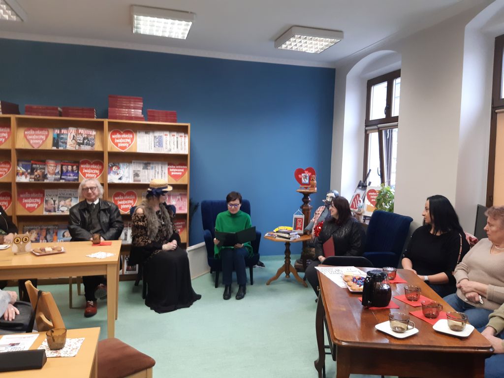 Spotkanie Dyskusyjnego Klubu Książki "Literiada" w Czytelni MBP. Gościnią spotkania była Olimpia Tokarewska - poetka, recytatorka, improwizatorka. Spotkanie Dyskusyjnego Klubu Książki "Literiada" w Czytelni MBP. Gościnią spotkania była Olimpia Tokarewska - poetka, recytatorka, improwizatorka.