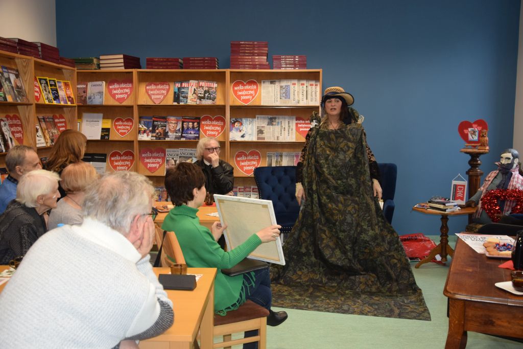 Spotkanie Dyskusyjnego Klubu Książki "Literiada" w Czytelni MBP. Gościnią spotkania była Olimpia Tokarewska - poetka, recytatorka, improwizatorka. Spotkanie Dyskusyjnego Klubu Książki "Literiada" w Czytelni MBP. Gościnią spotkania była Olimpia Tokarewska - poetka, recytatorka, improwizatorka.