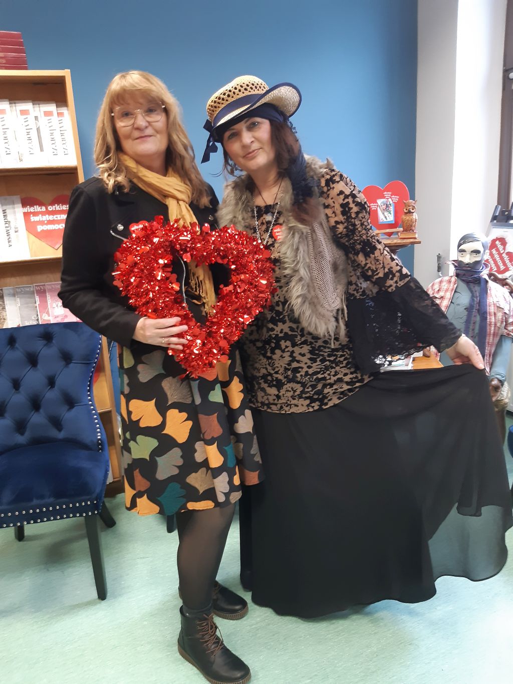 Spotkanie Dyskusyjnego Klubu Książki "Literiada" w Czytelni MBP. Gościnią spotkania była Olimpia Tokarewska - poetka, recytatorka, improwizatorka. Spotkanie Dyskusyjnego Klubu Książki "Literiada" w Czytelni MBP. Gościnią spotkania była Olimpia Tokarewska - poetka, recytatorka, improwizatorka.