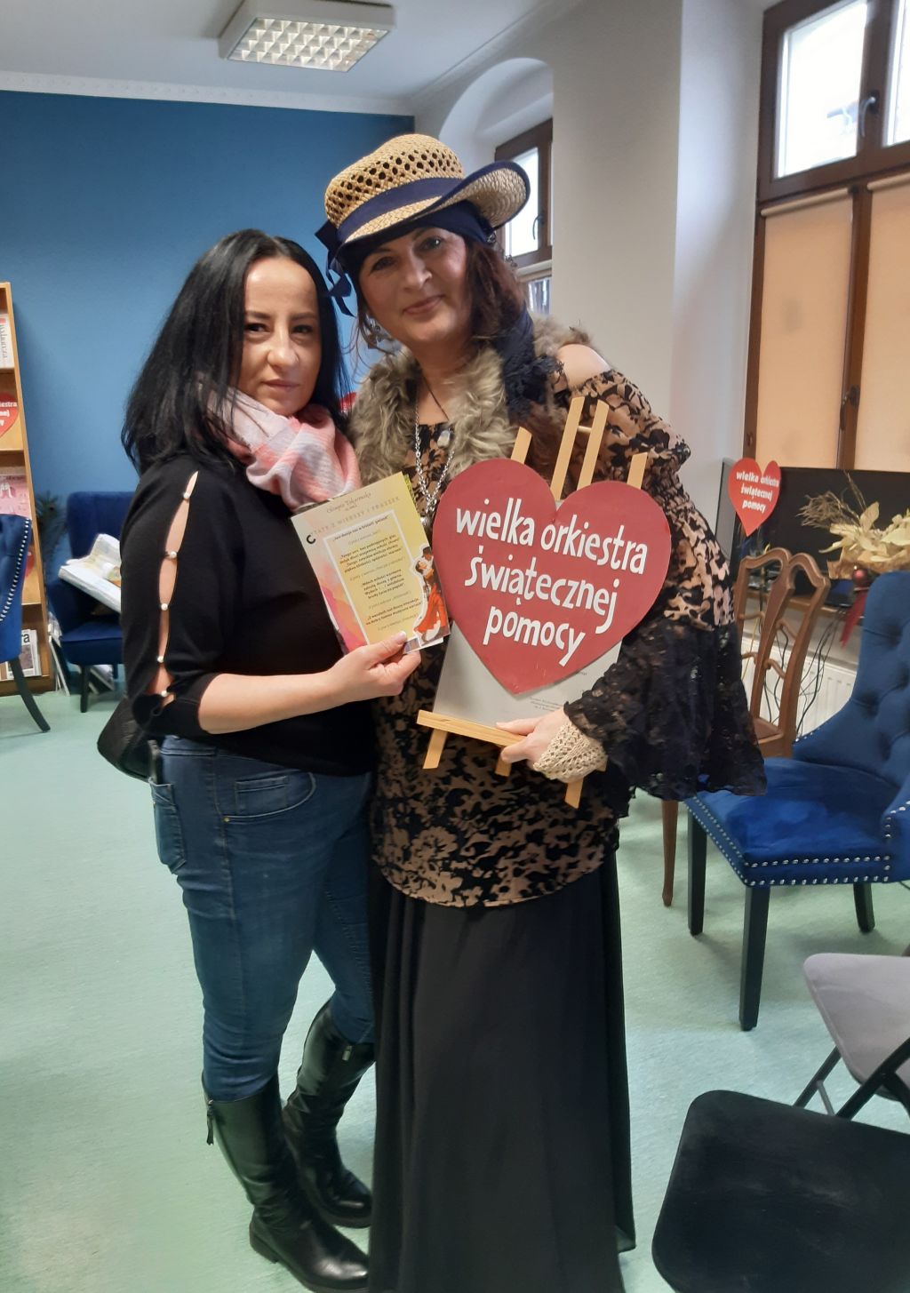 Spotkanie Dyskusyjnego Klubu Książki "Literiada" w Czytelni MBP. Gościnią spotkania była Olimpia Tokarewska - poetka, recytatorka, improwizatorka. Spotkanie Dyskusyjnego Klubu Książki "Literiada" w Czytelni MBP. Gościnią spotkania była Olimpia Tokarewska - poetka, recytatorka, improwizatorka.