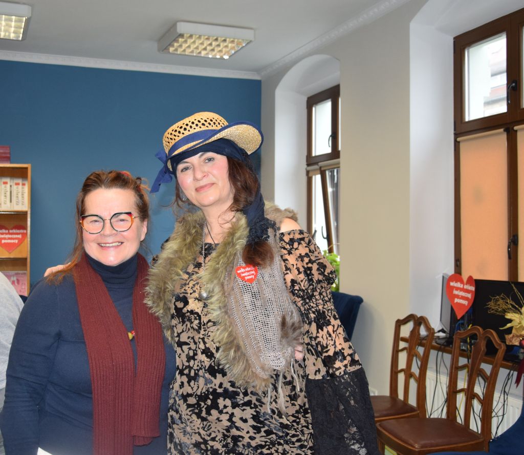 Spotkanie Dyskusyjnego Klubu Książki "Literiada" w Czytelni MBP. Gościnią spotkania była Olimpia Tokarewska - poetka, recytatorka, improwizatorka. Spotkanie Dyskusyjnego Klubu Książki "Literiada" w Czytelni MBP. Gościnią spotkania była Olimpia Tokarewska - poetka, recytatorka, improwizatorka.