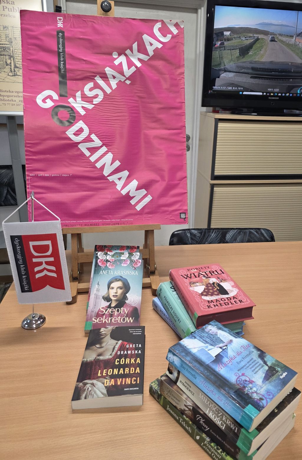 Wystawa książek podczas spotkania klubowiczów DKK w&nbsp;Zgorzelcu "Aktywny Senior".