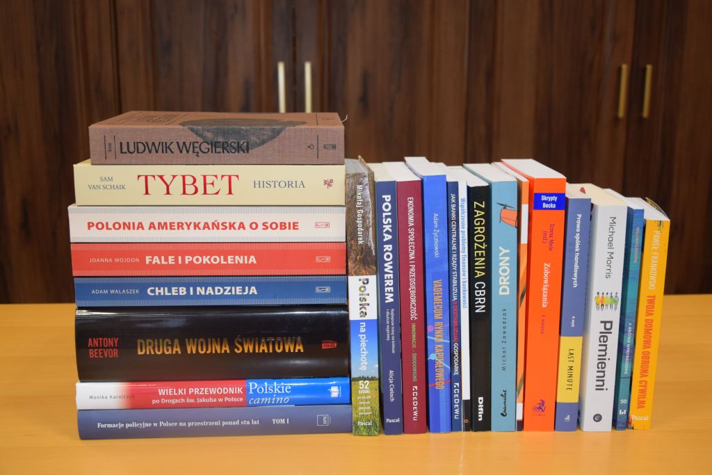 Nowe książki w Czytelni MBP. Zdjęcie jest odnośnikiem do wpisu "Nowości w Czytelni MBP".