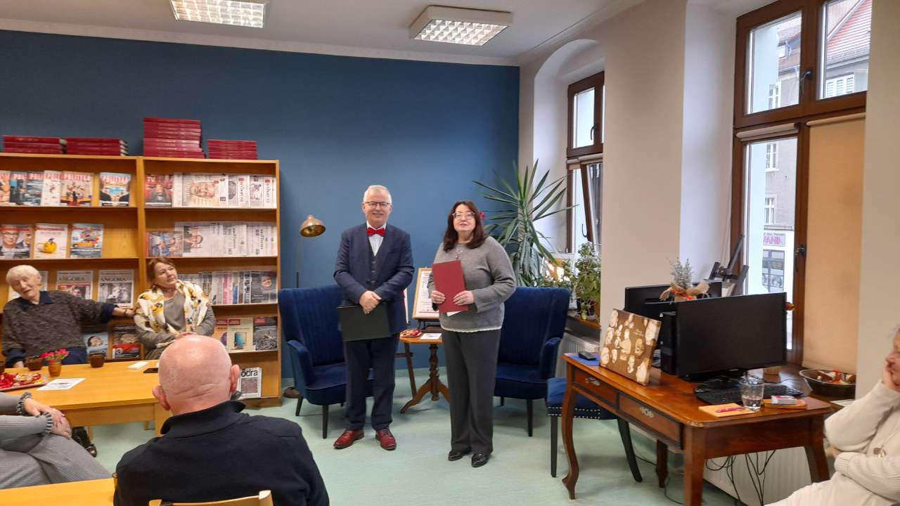 Walentynkowe spotkanie Dyskusyjnego Klubu Książki "Literiada" w&nbsp;Czytelni MBP dn. 14 lutego 2026 r. Gościem spotkania był Pan Bogdan Dmowski – animator kultury.