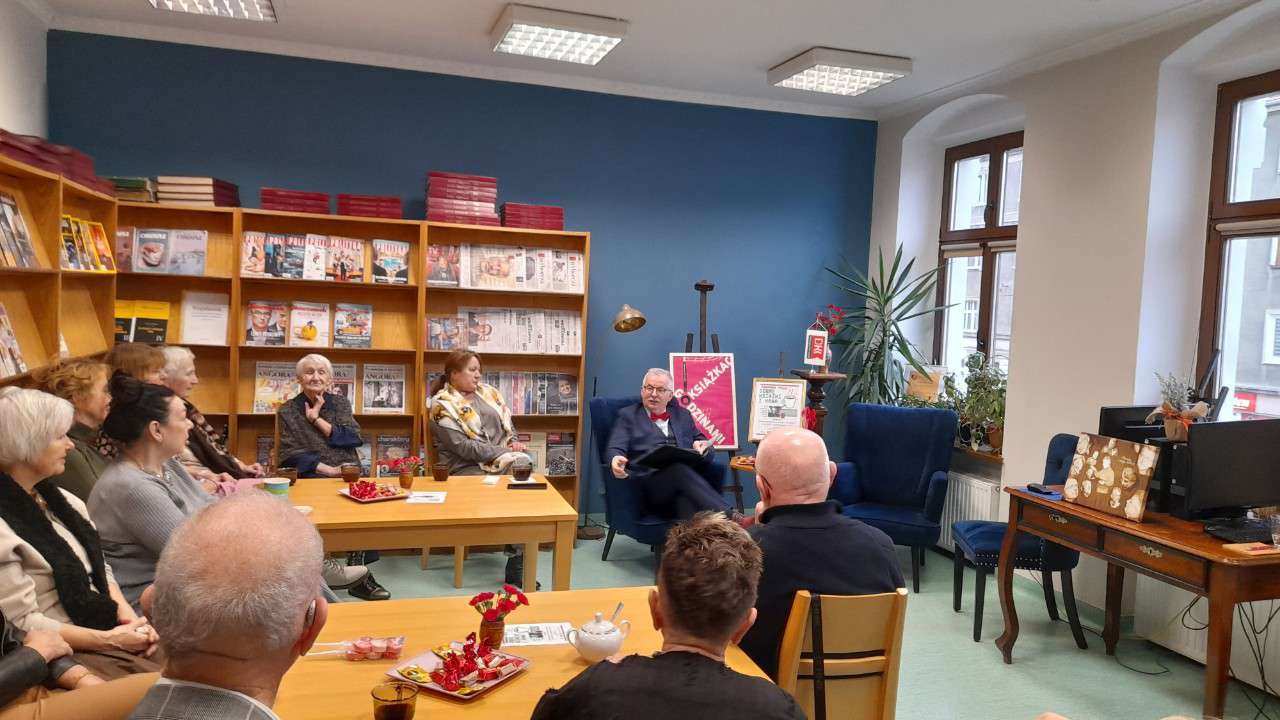 Walentynkowe spotkanie Dyskusyjnego Klubu Książki "Literiada" w&nbsp;Czytelni MBP dn. 14 lutego 2026 r. Gościem spotkania był Pan Bogdan Dmowski – animator kultury.