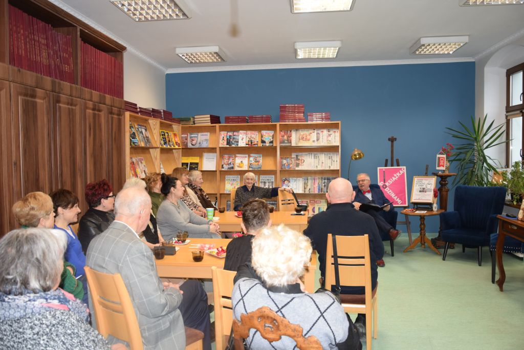 Walentynkowe spotkanie Dyskusyjnego Klubu Książki "Literiada" w&nbsp;Czytelni MBP dn. 14 lutego 2026 r. Gościem spotkania był Pan Bogdan Dmowski – animator kultury.