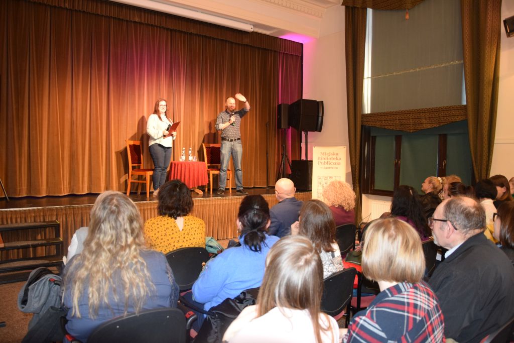 Spotkanie autorskie z Wojciechem Chmielarzem. Zdjęcie jest odnośnikiem do wpisu "Wojciech Chmielarz w Zgorzelcu".