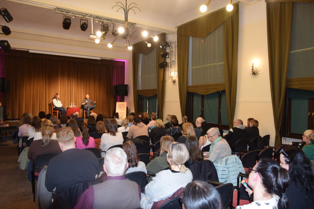 Spotkanie autorskie z&nbsp;Wojciechem Chmielarzem.