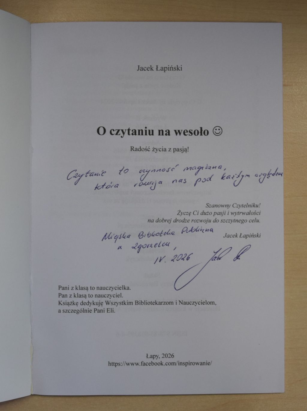 Książka Jacka Łapińskiego z&nbsp;dedykacją dla Czytelników Miejskiej Biblioteki Publicznej w&nbsp;Zgorzelcu.