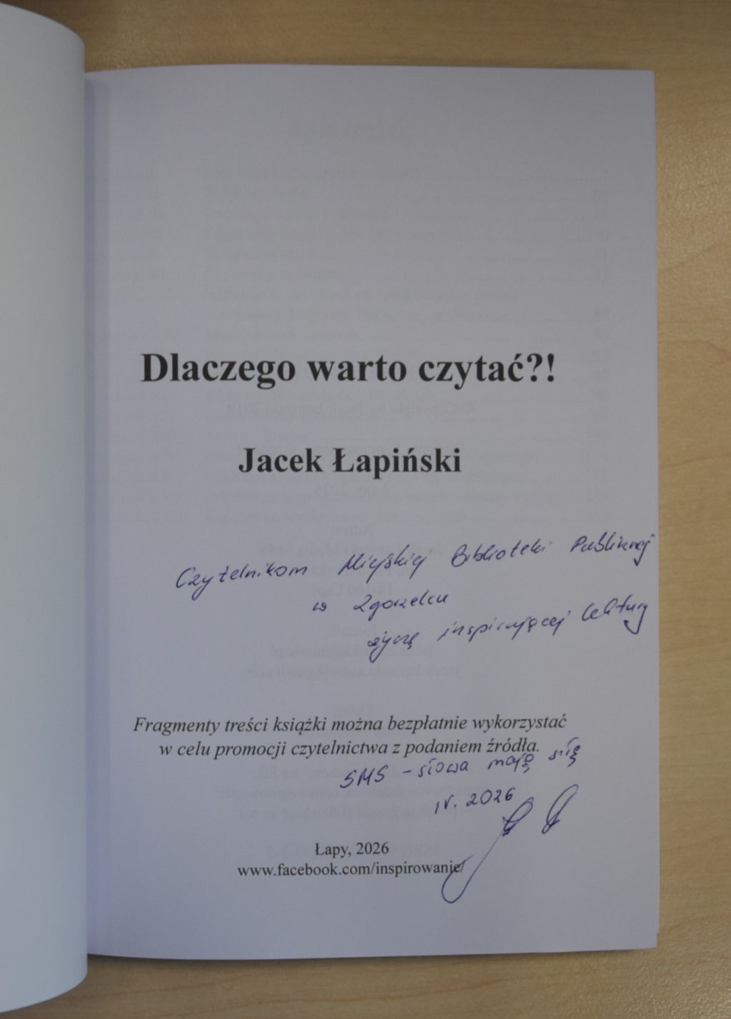 Książka Jacka Łapińskiego z&nbsp;dedykacją dla Czytelników Miejskiej Biblioteki Publicznej w&nbsp;Zgorzelcu.