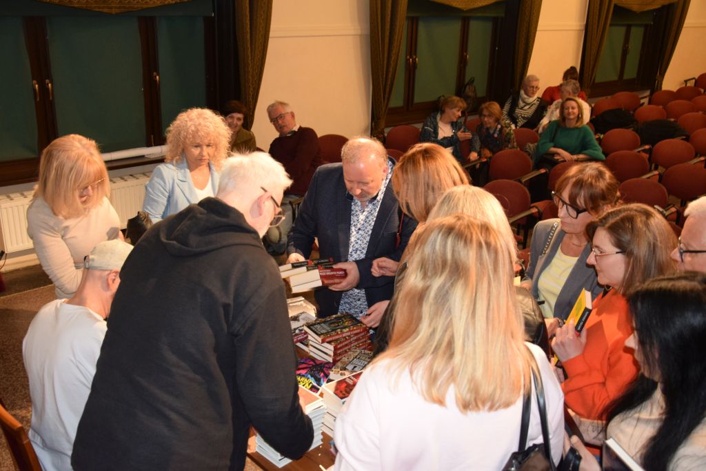 Spotkanie z Tomaszem Raczkiem i Marcinem Szczygielskim w Zgorzelcu. Spotkanie z Tomaszem Raczkiem i Marcinem Szczygielskim w Zgorzelcu.