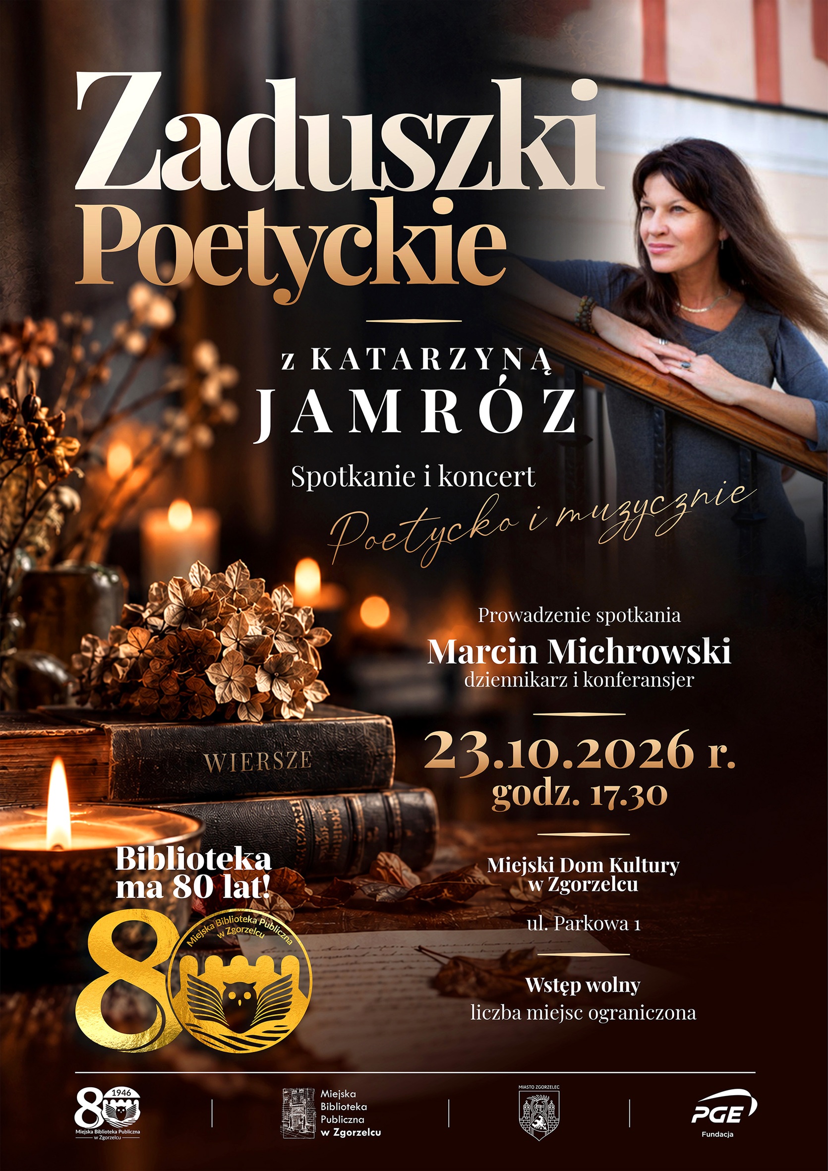 Zaduszki Poetyckie z Katarzyną Jamróz. Spotkanie i koncert. Prowadzenie spotkania Marcin Michrowski, dziennikarz i konferansjer. 23.10.2026 godz. 17.30. Miejski Dom Kultury w Zgorzelcu, ul. Parkowa 1. Plakat jest odnośnikiem do wpisu "80 lat Biblioteki - świętujmy razem!"