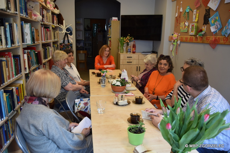 Spotkanie Dyskusyjnego Klubu Książki "Literiada" w Miejskiej Bibliotece Publicznej w Zgorzelcu.